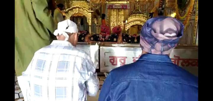 शिखांचे नववे गुरु तेगबहादुर यांच्यानंतर श्री गुरु गोविंद सिंह हे 11 नोव्हेंबर 1675 रोजी शिखांचे दहावे गुरु म्हणून गादीवर विराजमान झाले.