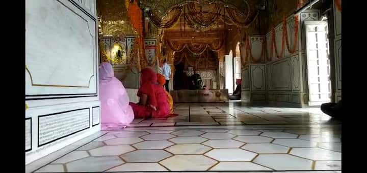 गुरु गोविंद सिंहजी यांनी 42 वर्षापर्यंत शत्रूविरुद्ध सामना केला होता. 1708 मध्ये त्यांनी नांदेड येथील सचखंड परिसरातआपला देह त्यागला. त्याच परिसरात सचखंड गुरुद्वारा आहे. शीख समाजात गुरु गोविंद सिंहांची जयंती ही प्रकाशपर्व म्हणून साजरी केली जाते.