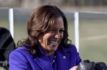 PHOTO | उपराष्ट्रपती म्हणून शपथबद्ध झाल्यानंतर कमला हॅरिस यांच्या भारतातील मूळ गावी जल्लोष