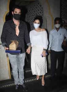 PHOTO | सनी लियोनीचे पती डॅनिअलसोबतच्या डिनर डेटचे फोटो व्हायरल