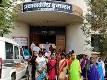 नांदेडच्या नायगाव धरण गावातील चौथीचे विद्यार्थीही दारुच्या आहारी, देशी दारुचं दुकान बंद करण्यासाठी महिलांचा ठिय्या