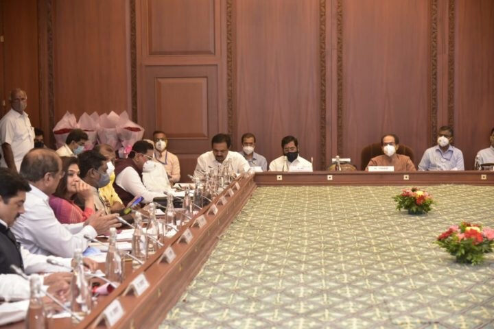 The Chief Minister convened a meeting of all party MPs and directed to resolve the issues of the state immediately मुख्यमंत्र्यांनी घेतली सर्वपक्षीय खासदारांची बैठक, राज्याचे प्रश्न तत्काळ मार्गी लावण्याचे प्रशासनाला निर्देश