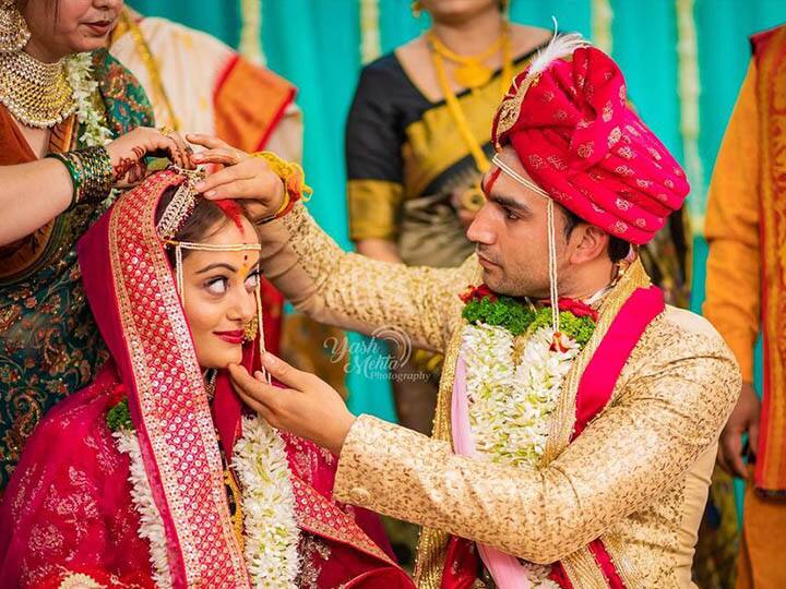 अभिनेत्री मानसी नाईक विवाह बंधनात अडकली असून तिच्या लग्नसोहळ्याचे फोटो सध्या सोशल मीडियावर व्हायरल होत आहेत. (Photo : instagram.com/manasinaik)