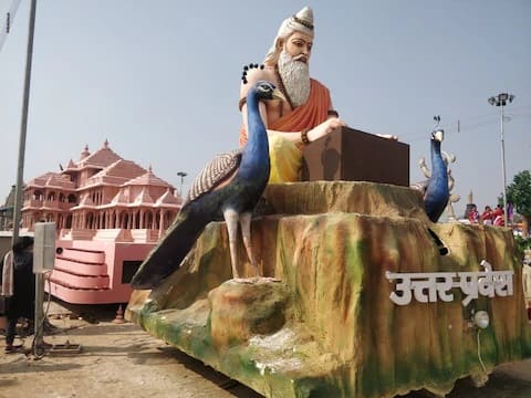 उत्तर प्रदेशची चित्ररथ - प्रजासत्ताक दिनाच्या परेडमध्ये यावर्षी राम मंदिराची झलक पाहायला मिळणार आहे. उत्तर प्रदेशचा सांस्कृतिक वारसा अयोध्या थीमवर आधारित असेल. या चित्ररथात अयोध्येत होणारा दीपोत्सव तसेच अयोध्येत नुकत्याच झालेल्या सहा लाख दिव्याच्या प्रकाशयोजनाची गिनीज बुक रेकॉर्डदेखील दाखवला जाणार आहे.