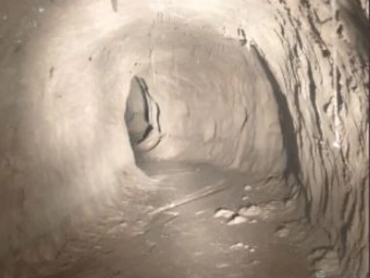 BSF detects another tunnel in area along International Border in Kathua  जम्मू-काश्मीरः पाकिस्तानचा आणखी एक धोकादायक कट उधळला; BSF ने कठुआ जिल्ह्यात शोधला बोगदा