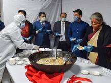 In Pics :   अर्थसंकल्प सादर करण्यापूर्वी 'हलवा समारंभ', अर्थमंत्र्यांकडून 'युनियन बजेट मोबाइल अॅप'  लाँच