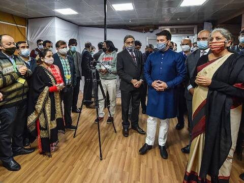 बजेटची साँफ्ट कॉपी खासदार आणि इतर संबंधितांना वाटली जाईल. कोरोनामुळे हा निर्णय घेतल्याचा सरकारचा दावा आहे.