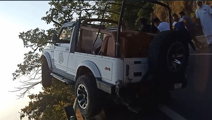 फोटो पाहिल्यानंतर हा अपघात किती भयंकर होऊ शकला असता, याची प्रचिती येते 