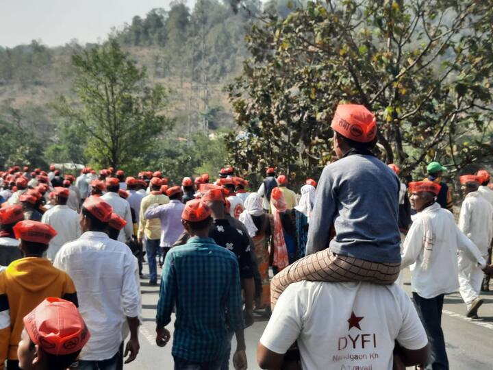 यावेळी केंद्र सरकारच्या कृषी कायद्याला विरोध करण्यात येणार आहे. यामध्ये राष्ट्रवादीचे सर्वेसर्वा शरद पवार आणि मुख्यमंत्री उद्धव ठाकरे यांच्यासह विविध पक्षांचे प्रमुख नेते उपस्थित राहणार आहेत. सकाळी 11 वाजता केंद्र सरकारच्या या धोरणाला विरोध केल्यानंतर हा मोर्चा राजभवनाच्या दिशेनं कूच करणार आहे.