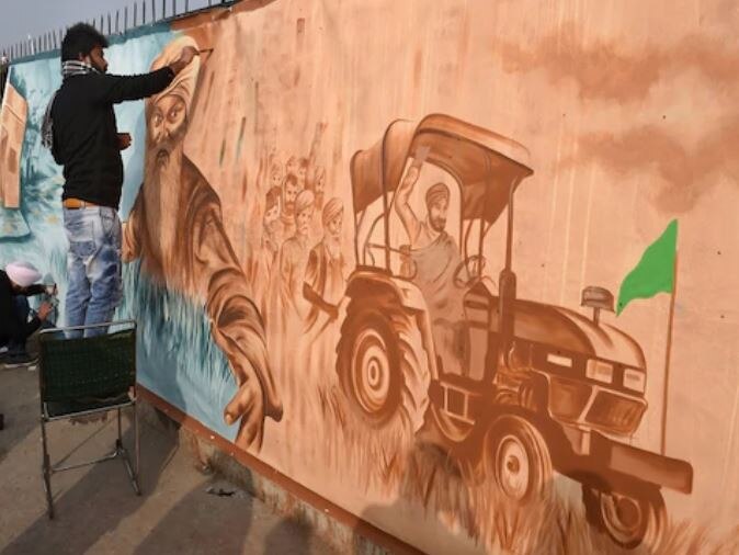 सरकार आणि 41 शेतकरी संघटनांच्या प्रतिनिधींमध्ये 11व्या दौऱ्याची बैठकही निष्फळ ठरली होती. दहाव्या दौऱ्याच्या बैठकीत शेतकऱ्यांसमोर केंद्र सरकारने कृषी कायद्यांना एक ते दीड वर्ष स्थगिती देण्यास तयार असल्याचा प्रस्ताव ठेवला होता. परंतु, शेतकऱ्यांनी केंद्र सरकारचा हा प्रस्ताव फेटाळून लावला.