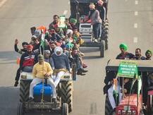 In Pics :  शेतकरी ट्रॅक्टर मोर्चाला हिंसक वळण, आंदोलनाचे  फोटो