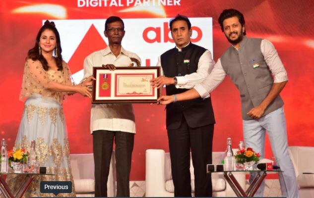 नविद दुस्ते : समोर असलेली इमारत अवघ्या काही क्षणात कोसळणार आहे हे माहित असूनही इतरांना वाचवण्यासाठी नविद दुस्ते हिमतीने इमारतीत घुसला आणि इमारतीचा एक एक भाग ढासळत असतानाही त्याने जीवावर उदार होऊन लोकांना बाहेर येण्यासाठी ओरडून सतर्क केले. त्याने ३५ जणांचे प्राण वाचवले. मात्र याच दरम्यान इमारती कोसळली आणि इमारतीचा पिलार नविदच्या पायवर कोसळला. गंभीर जखमेमुळे त्याचा पाय कापून काढावा लागला. हे संकट कमी की काय म्हणून कोसळलेल्या इमारतीशेजारी त्याची इमारत असल्याने सुरक्षेच्या कारणावरून त्याला राहाते घरंही सोडावे लागले. कुटुंबासह तो रस्त्यावर आला आहे. गृहमंत्री अनिल देशमुख यांनी त्याला मदत करण्याचे आश्वासन या कार्यक्रमात दिले.