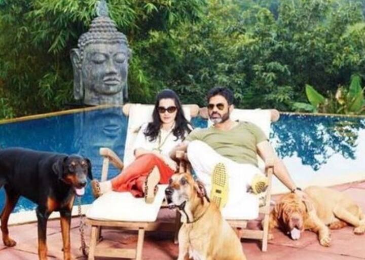 या फार्महाऊसवरील पूल एरियामध्ये सुरेख अशी एक गौतम बुद्धांची मूर्तीही आहे. 