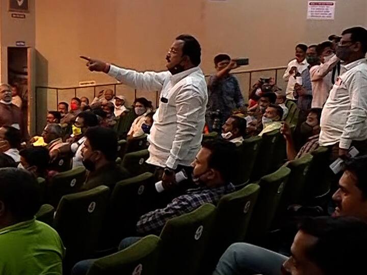 mess at the annual general meeting of the Maharashtra Sahitya Parishad महाराष्ट्र साहित्य परिषदेच्या वार्षिक सर्वसाधारण सभेत गोंधळ, गोंधळात कार्यकारिणी कायम ठेवण्याचा निर्णय