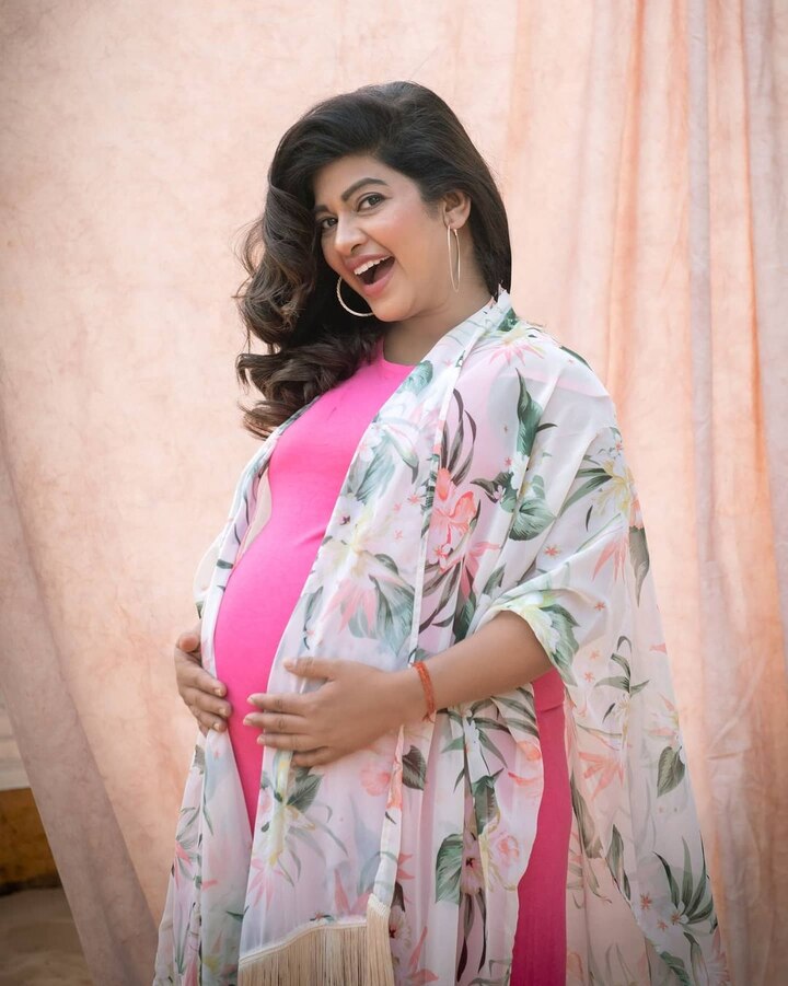 Actress Sneha Maternity Photoshoot 