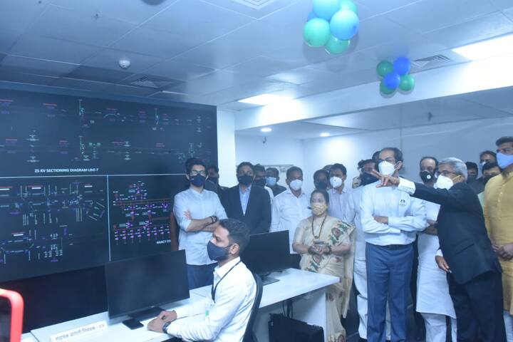 2014 साली घाटकोपर ते अंधेरी या मार्गावर मुंबई शहरांतील पहिली मेट्रो धावली. सात वर्षानंतर दहिसर ते डी. एन. नगर (दोन अ) आणि अंधेरी पूर्व ते दहिसर (सात) या मार्गावरील प्रवासी सेवा कार्यान्वित होत आहे.
