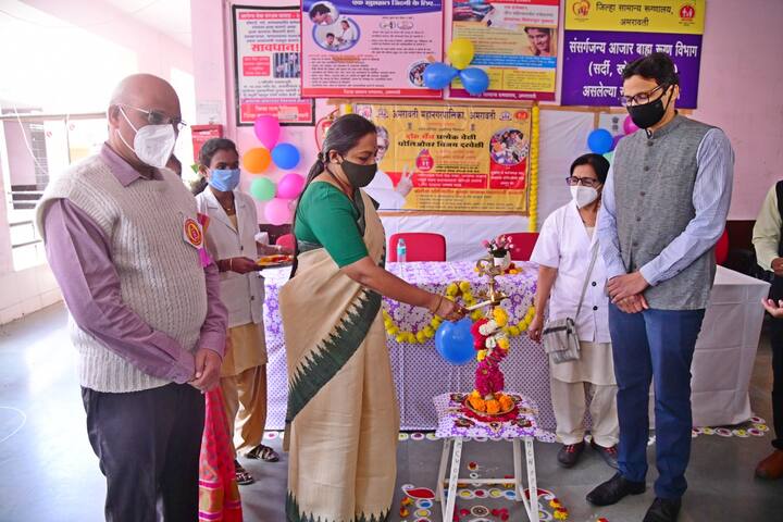 देशात आणि राज्यात आज राष्ट्रीय पोलिओ लसीकरण दिवस साजरा करण्यात येतोय. त्या निमित्ताने बारामतीत उपमुख्यमंत्री अजित पवार आणि अमरावतीत महिला व बालविकास मंत्री यशोमती ठाकूर यांच्या हस्ते राज्यात राष्ट्रीय पोलिओ लसीकरण मोहीमेच्या कार्यक्रमाची सुरुवात करण्यात आली. राज्यातील सर्व जिल्ह्यात त्या-त्या पालकमंत्र्यांच्या हस्ते पोलिओचे डोस देऊन लसीकरणाच्या अभियानाची सुरुवात केली जात आहे.