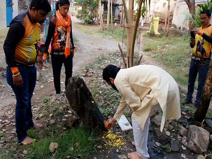 वसईच्या शिलाहारकालीन इतिहासाला आता नव्याने साद घालण्यात आली असून, नव्या शिलालेखाच्या पाऊलखुणा ही यामुळे उजेडात आल्या आहेत. ही शिळा कित्येक वर्षापासून दुर्लक्षितत होती.