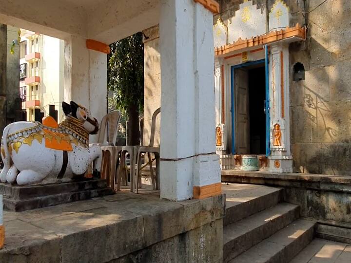 कित्येक वर्षात ऊन वारा, पावासामुळे या शिळावर शेवाळ माती, चिखल साचून, अंतिम घटका मोजत होती. आज किल्ले वसई मोहीम परिवारातर्फे शिळा बाहेर काढून तिला स्वच्छ करण्यात आलं.