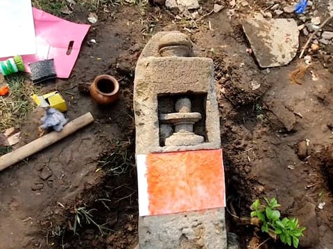 वसईत सापडली शिलाहार राजवटीतील हजार वर्ष जुनी स्मारक शिला वसईत सापडली शिलाहार राजवटीतील हजार वर्ष जुनी स्मारक शिला