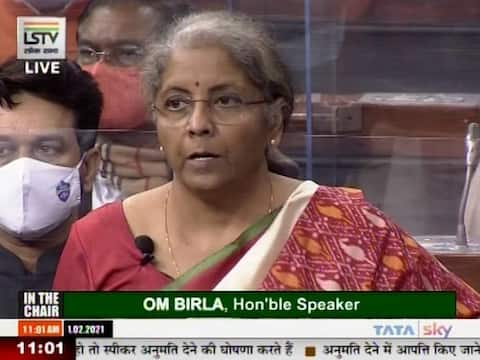 Budget 2021: ज्येष्ठ नागरिकांची आयकर परतावा भरण्याच्या कटकटीतून सुटका, पण.. Budget 2021: ज्येष्ठ नागरिकांची आयकर परतावा भरण्याच्या कटकटीतून सुटका, पण..