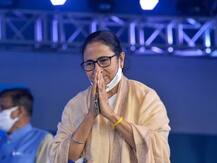 Video | समुहनृत्यात सहभागी होत ममता बॅनर्जीही थिरकतात तेव्हा....