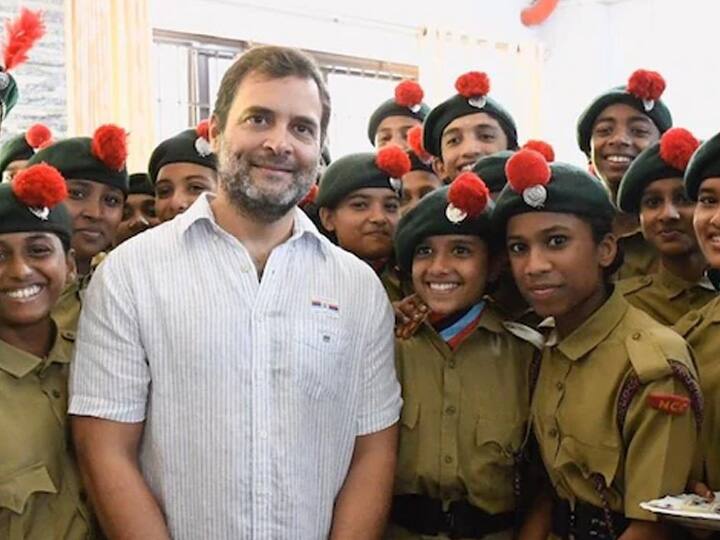 राहुल गांधीच्या या लूकवर सोशल मीडियावर अनेक प्रतिक्रिया येत आहे.