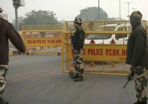 दिल्लीतील 120 मेट्रो स्टेशनवर अलर्ट जाहीर करण्यात आला आहे.