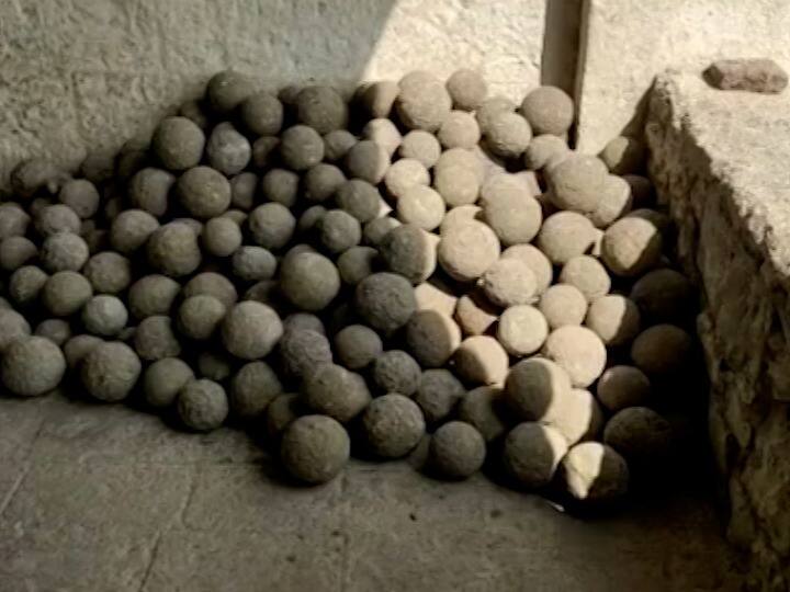 सुलतान दुर्ग किल्ल्याची दुरावस्था झाल्याने पुरातत्व विभागाने किल्ल्याच्या दुरुस्तीचे काम हाती घेतले आणि हे काम सुरू असताना खोदकाम करताना 250 तोफगोळे आणि तोफेचा फुटलेला भाग आढळून आला.