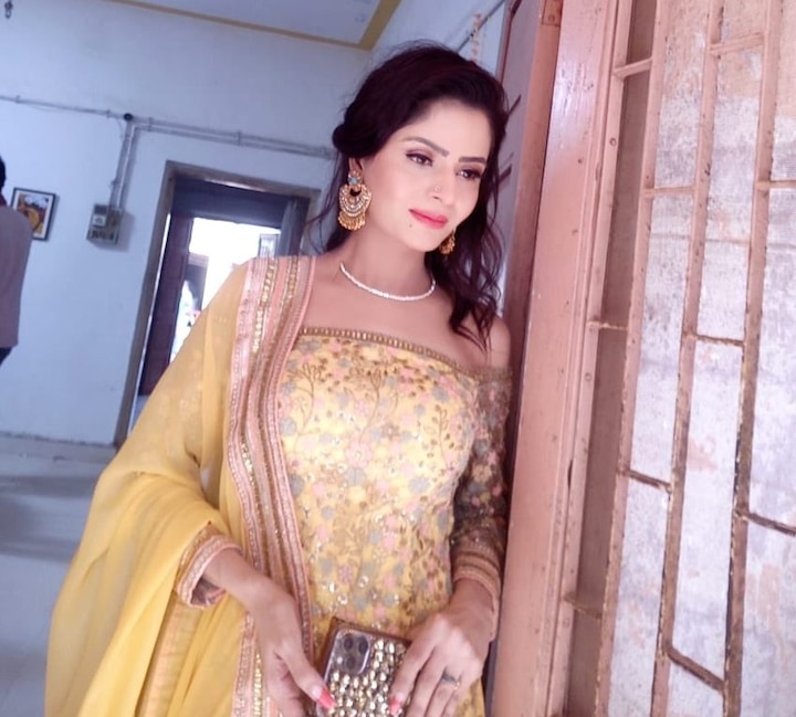 Gandii Baat actress Gehana Vasisth arrested for shooting pornographic videos Gehana Vasisth: ऑनलाइन पॉर्नोग्राफी रॅकेट चालवल्या प्रकरणी 'गंदी बात' फेम अभिनेत्री गहना वशिष्ठ अटकेत