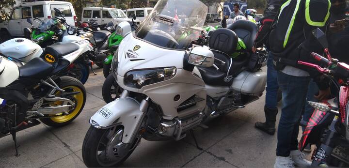 सर्वांनी वाहतूक नियमांचे पालन करून सुरक्षित रहावे असे आवाहन माजी क्रिकेटपटू विनोद कांबळी यांनी सर्वाना केले.