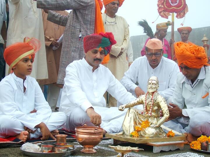 याव्यतिरिक्त राज्याला लाभलेला गडकिल्ल्यांचा वारसा जपण्यासाठीही संभाजीराजे छत्रपती सातत्यानं प्रयत्नशील असल्याचं पाहायला मिळतं. (छाया सौजन्य- युवराज संभाजीराजे छत्रपती / फेसबुक)