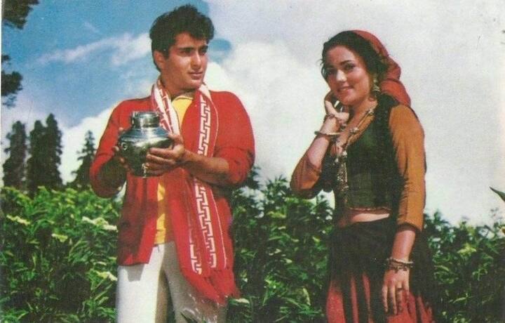 आपल्या वाट्याला आलेलं हे अपयश राज कपूर यांच्यामुळं असल्याचीही भावना राजीव यांच्या मनात घर करुन गेली. 'राम तेरी गंगा मैली' या चित्रपटानंतरही राज कपूर यांनी आपल्यासाठी आणखी एक चित्रपट साकारावा अशी त्यांची अपेक्षा होती. त्या चित्रपटाच्या माध्यमातून राजीव यांना आपली वेगळी छाप सोडायची होती. पण, तसं काही झालं नाही.