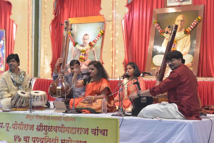 योगिराज संगीत महोत्सवात अखेरच्या दिवशी जयपूर घराण्याच्या गायिका सानिया पाटणकर यांचे गायन सादर झाले.