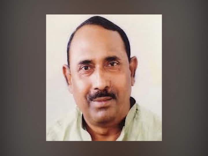 Online Bank Fraud Former Parbhani MP Tukaram Renge's online fraud claiming SIM card blocked माजी खासदार तुकाराम रेंगे यांची ऑनलाईन फसवणूक, सिम कार्ड ब्लॉक झाल्याचे सांगून खात्यातून 49 हजार रुपये लंपास