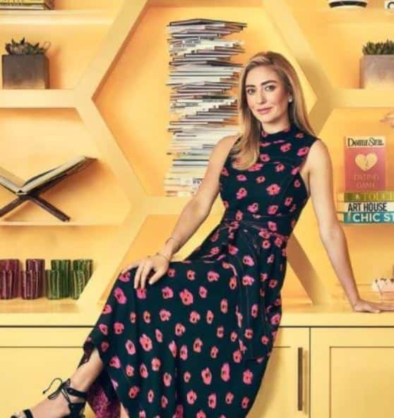Whitney Wolfe Herd ने डेटिंग अॅप Tinder तयार केलं होतं. तसेच Bumble जगातील सर्वात जास्त कमाई करणारं अॅप आहे. याची थेट स्पर्धा Tinder आणि Hinge सोबत आहे.