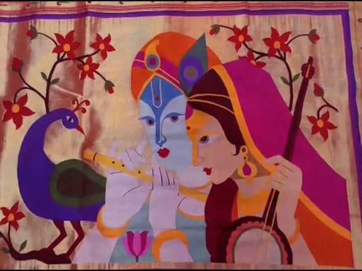 पैठणीचे शहर म्हणून ओळखल्या जाणा-या येवला शहरात अनेक घरांमध्ये पैठणी विणकामाच हात माग सुरु असतात. अनेक विणकर आकर्षक पद्धतीने पैठणी विणत असतात.