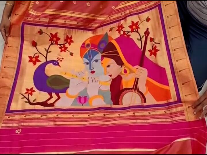 समस्त महिला वर्गाचे आवडते महावस्त्र म्हणजे पैठणी. पैठणीचं नाव घेताच डोळ्यासमोर येते ते म्हणजे येवला शहर. विविध प्रकारच्या आर्कषक डिझाईनच्या ग्राहकांना हव्या तशा पैठणी येथील कारागीर तयार करत असतात.