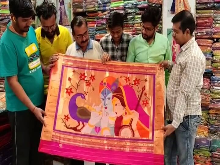 ग्राहकांचा बदलता ट्रेड पाहता मागील वेळी जंगलातील पशू-पक्षांची पैठणी दाखवली होती. याच बरोबर अनेक विणकरांनी छंदा पौटी,कधी साईबाबा तर कधी पंतप्रधान नरेंद्र मोदी यांचे पैठणीवरचे शेले सुध्दा पैठणीवर साकारलेले आपण पाहिले आहे.