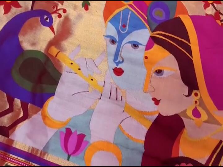 यापुर्वी कोकणे यांनी राधाकृष्ण तसेच हरणांचे कळप असलेली पैठणी साकरली. मात्र यावेळी साकारलेली ही पैठणी नेहमीच्या पैठणीपेक्षा आगळीवेगळी ठरलीय. विशेष म्हणजे ज्या ग्राहकाने ही पैठणी तयार करण्यास सांगितले ती पैठणी एस्कॉन मंदीरात देण्यात येणार आहे. अतिशय सुंदर पध्दतीने विणकाम केलेली ही पैठणी अनकांच लक्ष वेधणारी ठरत आहे.