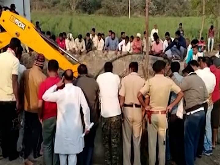 Jalna: two vehicles drowned in the well of death, four died in this incident जालन्यातील 'मौत का कुआं'; दोन दिवसात दोन गाड्यांना विहिरीत जलसमाधी, चौघांचा मृत्यू