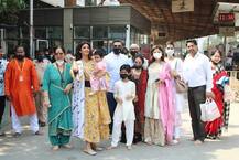 मुलीच्या वाढदिवसानिमित्त शिल्पा शेट्टी-कुंद्रा कुटुंबासह पोहचली सिद्धिविनायक चरणी, पहा फोटो