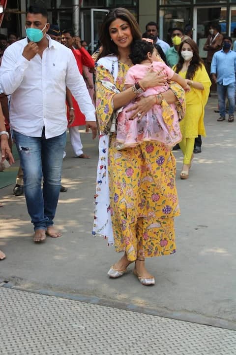 एका मुलाखतीत शिल्पाने सांगितले की ती व तिचा नवरा बर्याच काळापासून दुसर्या मुलासाठी प्रयत्न करीत होते. परंतु, आजारपणामुळे ते यशस्वी होऊ शकले नाहीत. यानंतर त्यांनी सेरोगेसीबद्दल विचार केला.