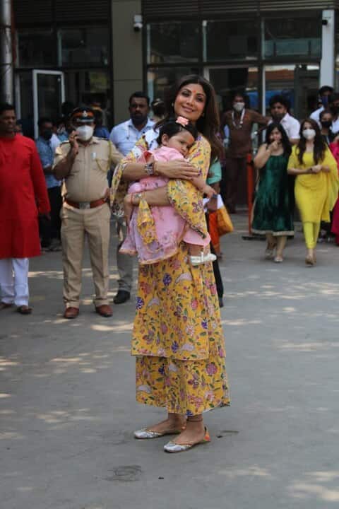 गेल्या वर्षी, त्यांनी आनंदाची बातमी दिली की त्याच्या घरी लहान परी येणार आहे.