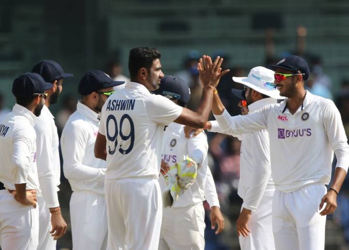 चौथ्या दिवशी भारताने इंग्लंडला आर अश्विनच्या शतकाच्या आणि 8 विकेट्सच्या जोरावर पराभूत केलं. 