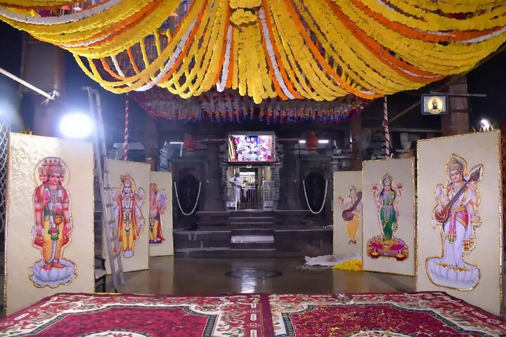 सकाळी 10 वाजता भागवताचार्य अनुराधा शेटे या रुक्मिणी स्वयंवरची कथा सांगायला सुरुवात (छाया सौजन्य :  facebook @VitthalRukminiTodayDarshan)