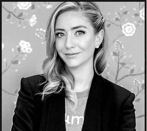 ऑनलाइन डेटिंग अॅप Bumble ची CEO व्हिटनी वोल्फ हेर्ड सर्वात कमी वयाची अब्जाधीश महिला बनली आहे.