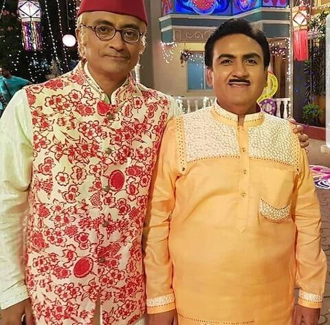 मालिकेमध्ये जेठालाल अनेकदा म्हणताना दिसतो, की ही शर्ट अहमदाबाहून मागवली आहेत. पण मुळात तसं नसून, ही शर्ट डिझाईन करणारी व्यक्ती मात्र गुजरातची आहे हे खरं.