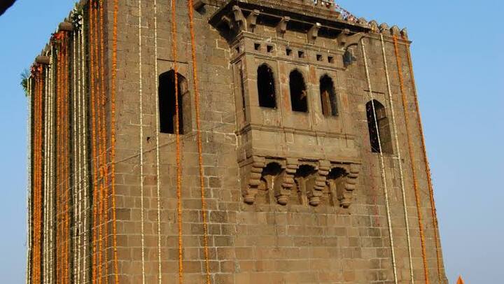 छत्रपती शिवाजी महाराजांचा जन्म 19 फेब्रुवारी, 1630 रोजी शिवनेरीवर झाला होता. त्यामुळे अनेक शिवप्रेमी किल्ला शिवनेरी अथवा गड/किल्ल्यांवर जाऊन शिवजयंती साजरी करतात.
