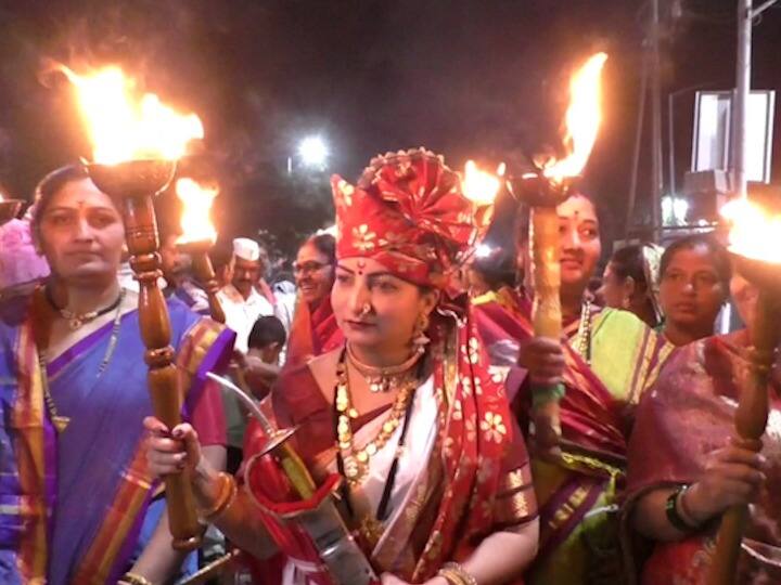 शिवजन्मोत्सवाची धूम सध्या देशभर सुरु असताना मंगळवेढा येथे रात्री बारा वाजता पाळणा म्हणून शिवाजी महाराजांचा जन्मोत्सव सावली फौंडेशन आणि मध्यवर्ती जन्मोत्सव समितीच्या वतीने साजरा करण्यात आला.